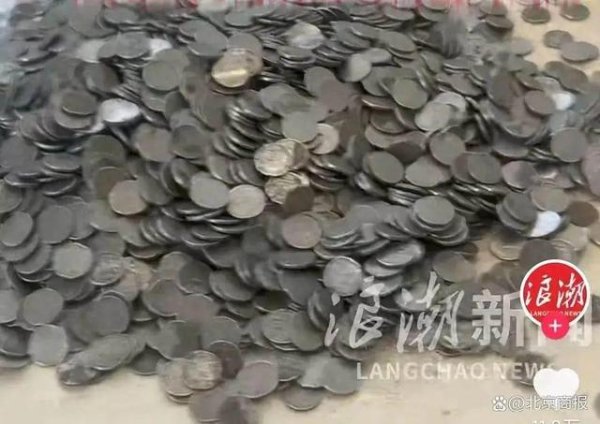 满江红配资 扛140斤污损硬币存银行遭拒引争议！上海农商行回应来了：已当面清点，对符合要求的进行了兑换