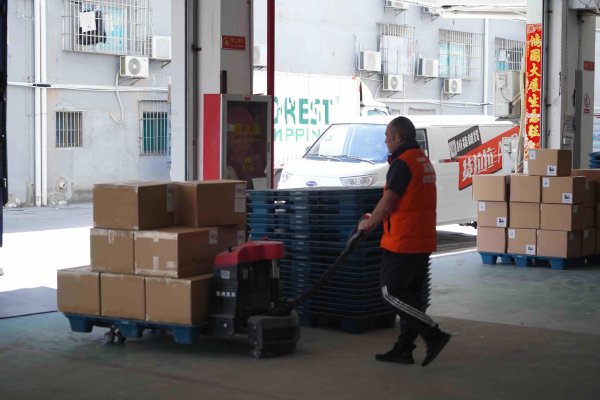 今日云策 【深度】深圳科技双雄用AI破局货运困境