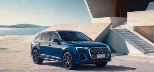 信通配资 四屏联动超流畅，奥迪Q7智能黑科技，开车也能这么爽？